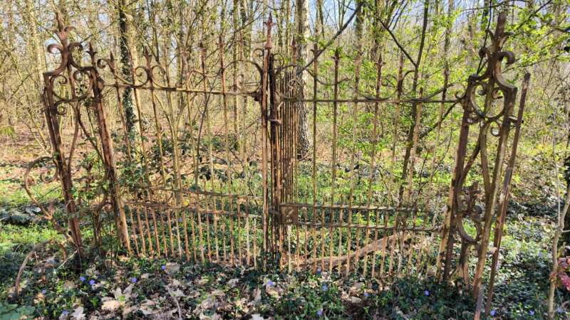 Oude antieke kasteelpoort