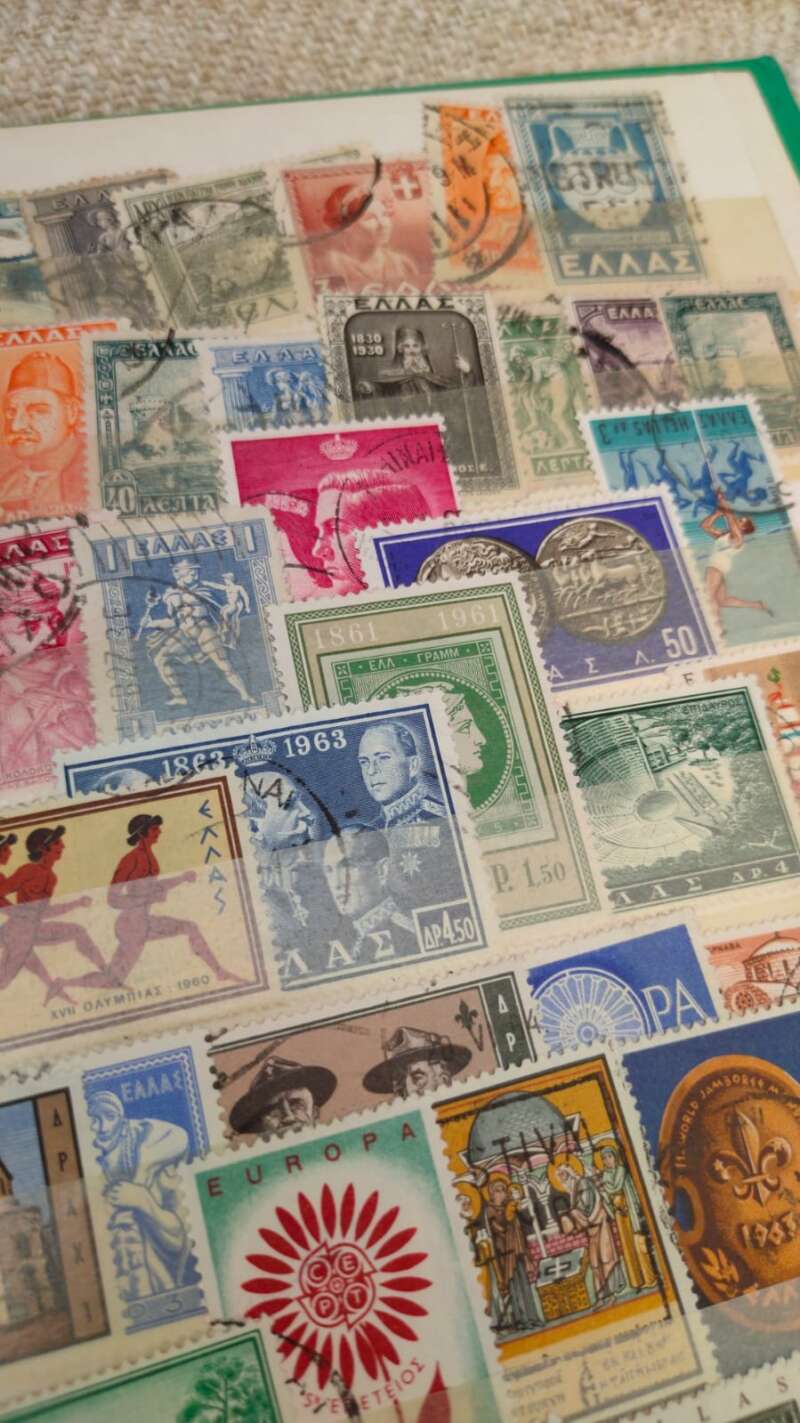 Boekje verzameling postzegels wereldwijd (300 stuks)