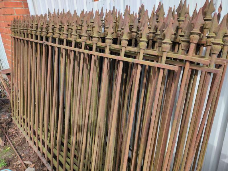 Antiek klooster hekwerk (32m)