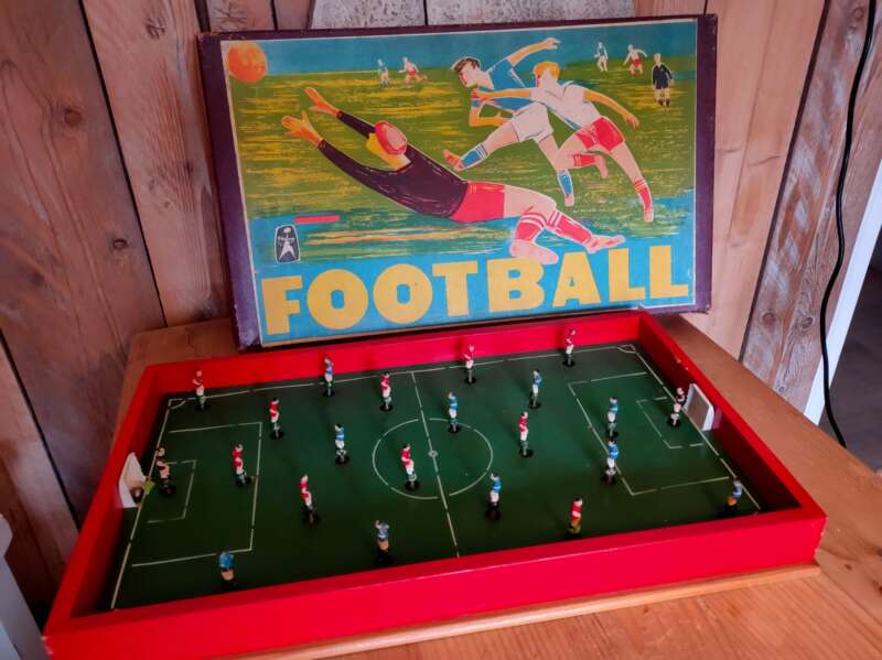 Oud speelgoed voetbalspel